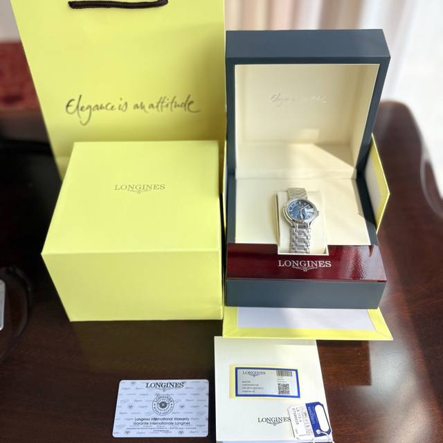 2026年专柜同步新款极具奢华感 新款月相石英版本！ 圆润的星月令人神往，这就是浪琴星月系列，其魔幻般的优雅魅力吸引着所有倾情于现在精致优雅风尚的女性！ 浪琴心