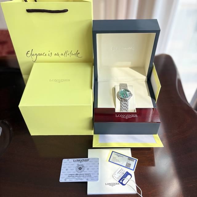 2026年专柜同步新款极具奢华感 新款月相石英版本！ 圆润的星月令人神往，这就是浪琴星月系列，其魔幻般的优雅魅力吸引着所有倾情于现在精致优雅风尚的女性！ 浪琴心