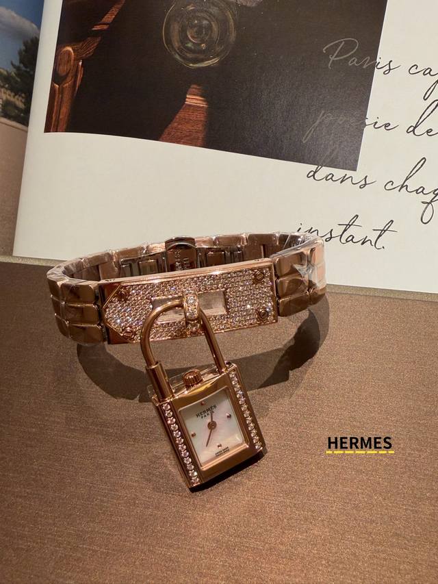 单排钻30 满钻100 Mini 版到货啦 小红书 爆款爱马仕 Kelly 系列 一表多用 超实用性 女士腕表 搭载进口石英机芯 精准耐用 天然珍珠贝母表盘 光