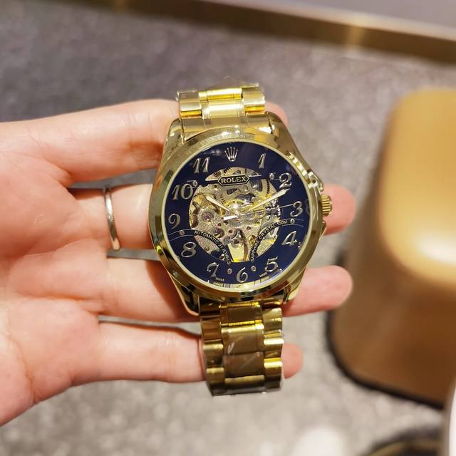 精刚表带十蝴蝶扣 ，劳力士一Rolex ，全自动机械机芯，蕴含最优质的材料与一丝不苟的工艺！超强矿物质幻彩玻璃，真空电镀，精密防水，直径：43Mm，厚度：12M