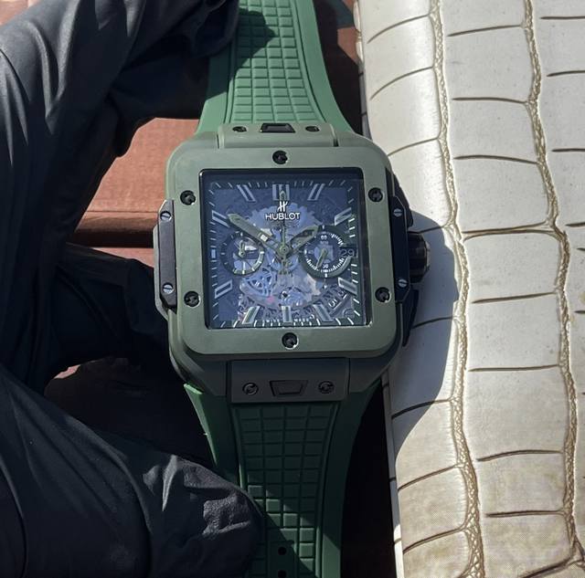 Hublot New A Blend of Texture and Beauty Hublot Pure Ceramic Watch Pioneering Th