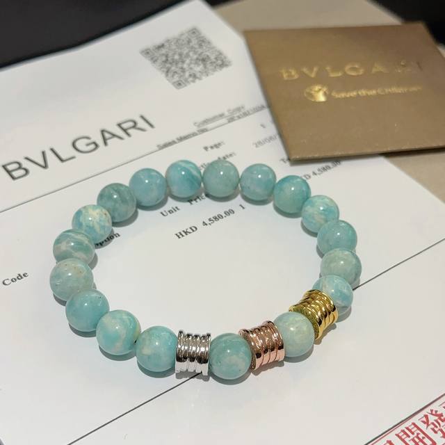 宝格丽手链V金材质 Bvlgari宝格丽 Divas‘ Dream 系列 天然天河石手链品相完美，细节无敌，那种独特的色泽完全无可挑剔，再缀以经典指环外形设计，