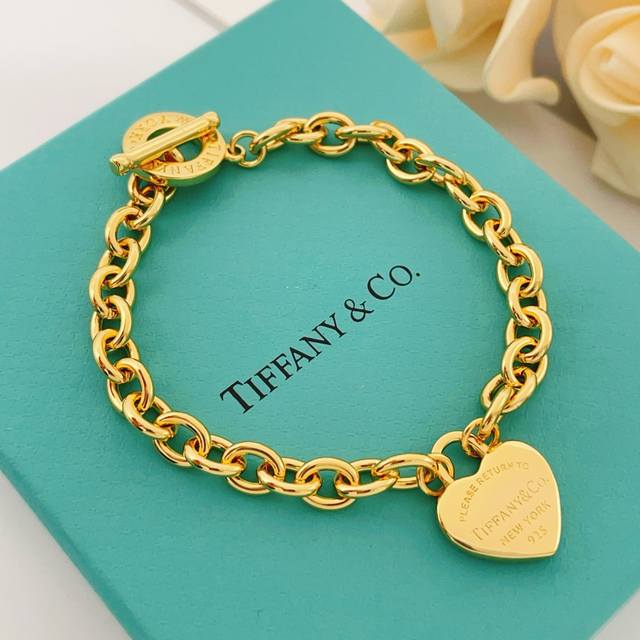 Ts020 Tiffany's latest gold-plated heart bracelet, made of the same brass materi