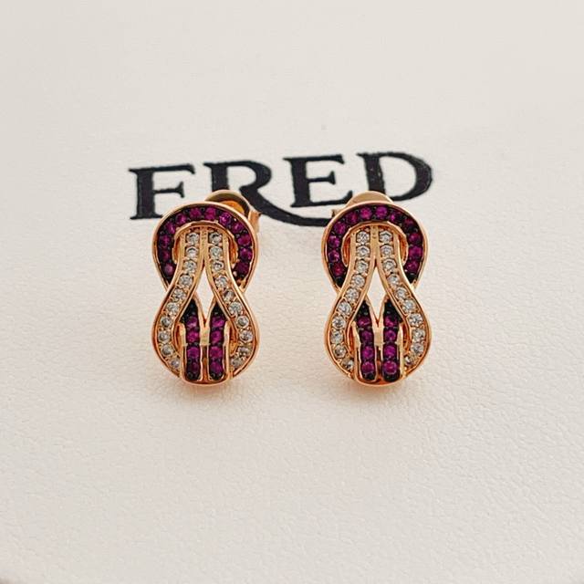 Fe002 Frde最新款玫瑰金紫钻马蹄扣耳钉 一致Zp黄铜材质，非常的上镜设计很特别值得入手高级手工坊系列