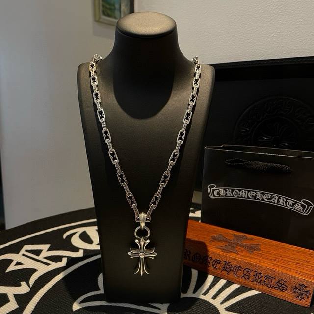 New boutique quality Chrome Hearts classic retro clasp necklace with cross penda