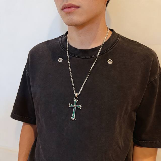 New boutique quality Chrome Hearts classic retro necklace, featuring a green dia
