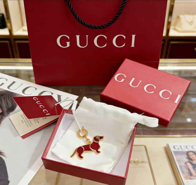新品上新 Gucci 古驰小狗钥匙扣 挂件挂饰 俏皮可爱的手袋挂饰采用腊肠犬造型设计