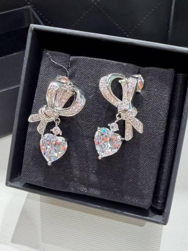 Exquisite craftsmanship, high-quality imported 5A high-carbon diamond, full diam