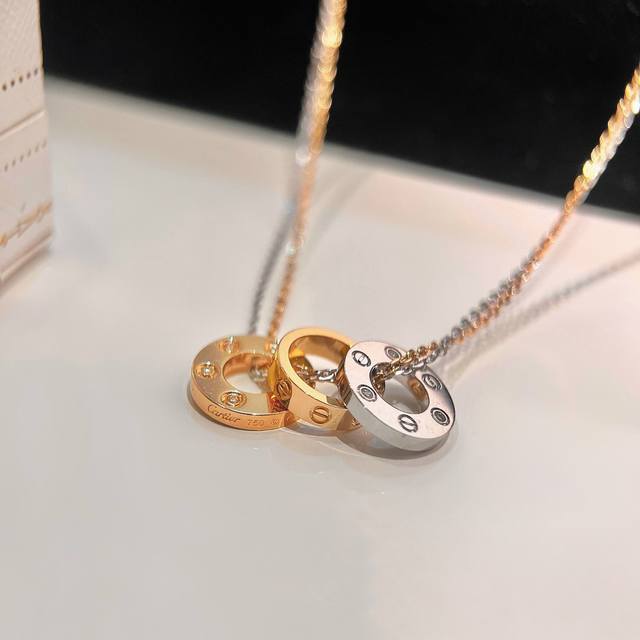 Exquisite Cartier necklace, the latest Cartier three-ring double chain necklace,