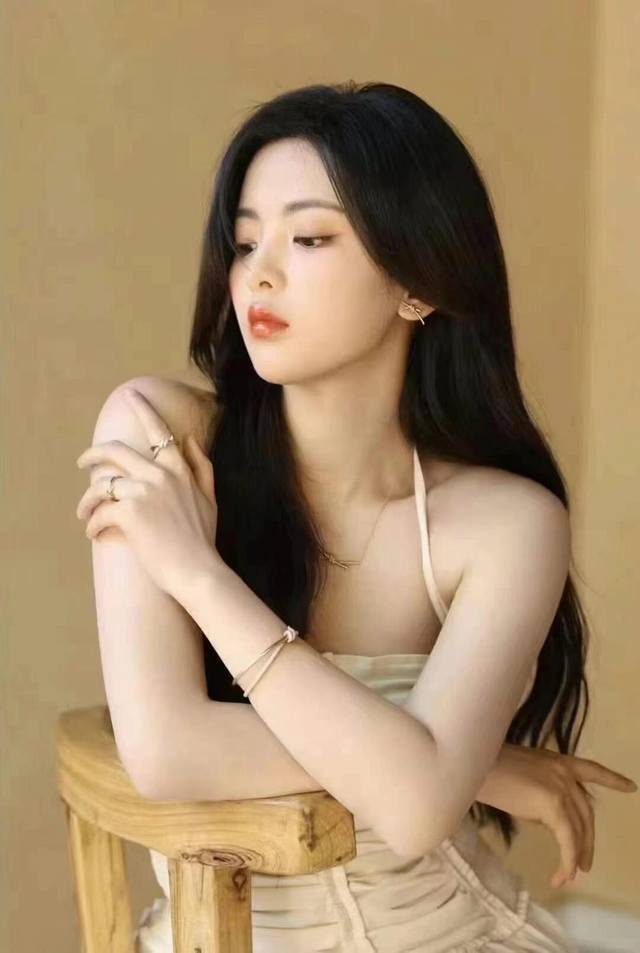 Tx012 Tiffany*帝芙尼白钻绳结金色项链 一致Zp黄铜材质，非常的上镜设计很特别值得入手高级手工坊系列