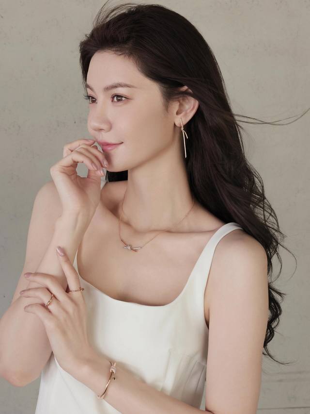 Tx013 Tiffany*帝芙尼白钻绳结玫瑰金色项链 一致Zp黄铜材质，非常的上镜设计很特别值得入手高级手工坊系列