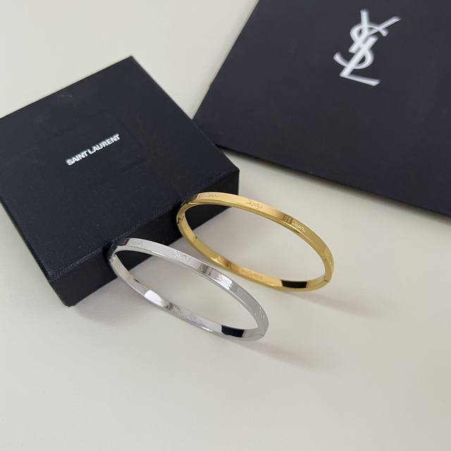 圣罗兰Ysl 手镯,原装黄铜材质,优雅、抽象、大胆,潮人必备款。。 圣罗兰Ysl 手镯,原装黄铜材质,优雅、抽象、大胆,潮人必备款。。