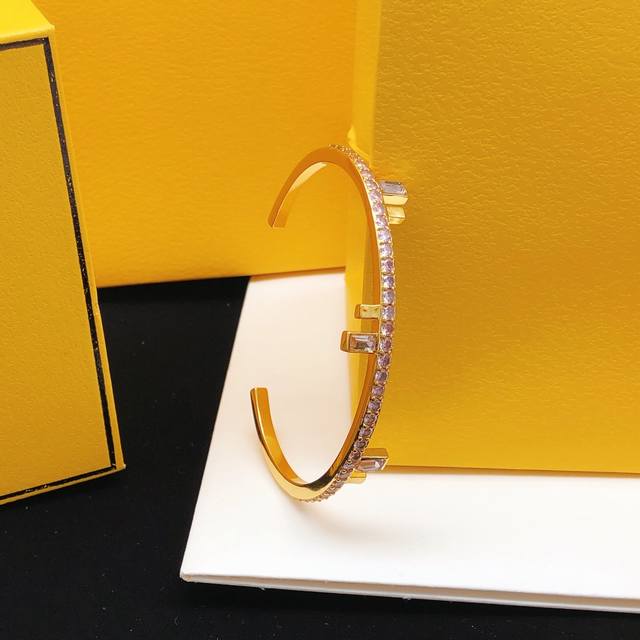 编号Fdsz0021 芬迪手镯镶钻彩钻