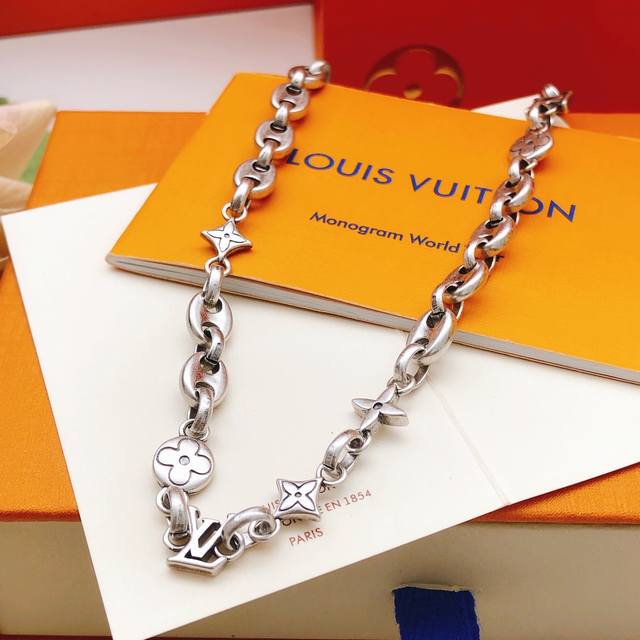 编号Lxl0269 Lv*最新款银色光面项链 一致Zp黄铜材质