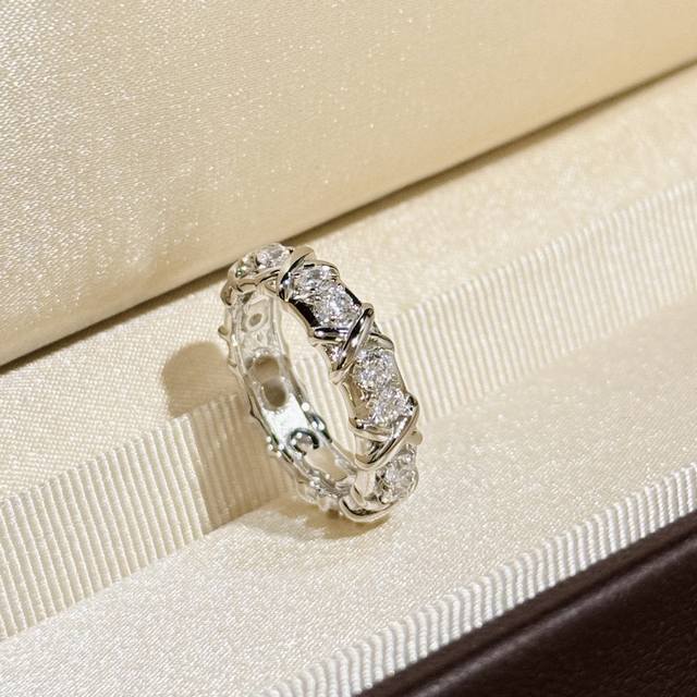 0025 全新改版 火爆 经典款 宽版 十六钻 交叉戒指 超火爆钻戒火爆高端交叉黄金 S925纯银镶嵌进口顶级锆石 闪 精工镶嵌完美高大上 诱惑挡不住的美 铂金