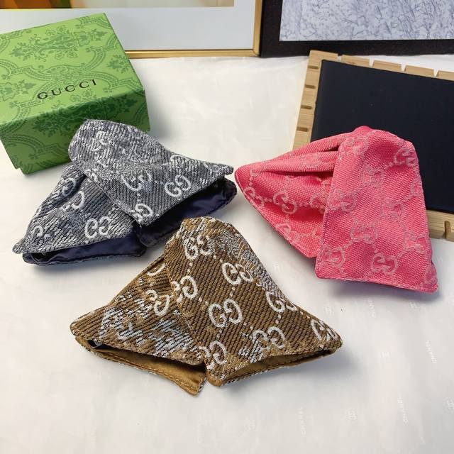 Gucci Clip Gucci Clasp Clip Triangle Embroidered Logo Clip - Elegant, Versatile,