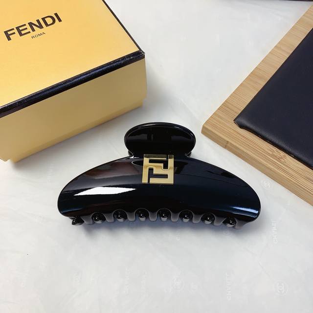 Fendi芬迪 Fendi抓夹 新款钛钢Logo抓夹 气质百搭 日常精致小单品 小仙女必入单品 宝藏款 闭眼入推荐款 单个