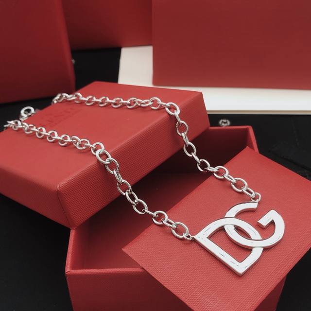 编号Dgxl0006 Dg*最新款银色光面项链 一致Zp黄铜材质 编号Dgxl0006 Dg*最新款银色光面项链 一致Zp黄铜材质