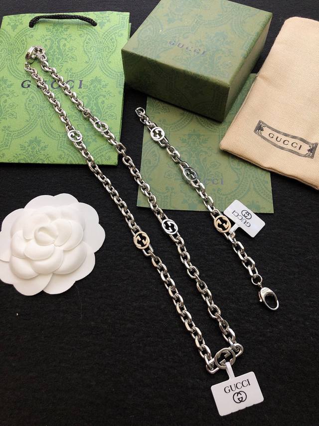 Newly released Gucci necklace and bracelet. A classic and exquisite design; the