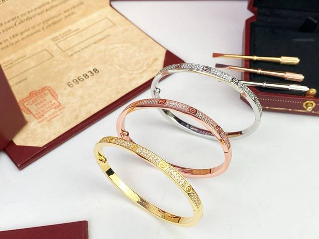 Cartier 卡地亚窄版满天星手镯火爆窄版Love满天星手镯进口亚金电镀18K玫瑰金 白金 镶嵌仿真高碳钻 高端定制 满钻款螺丝钉手镯顶级工艺 专柜刻字清晰
