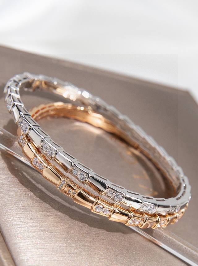 Bulgari Servant Vibranium bracelet, made of thickly plated Vibranium gold. The d