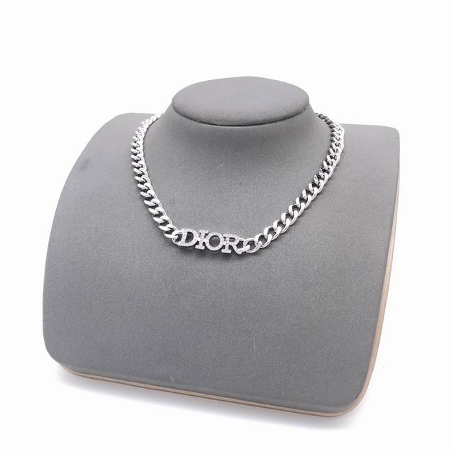 编号Dxl0016 迪奥新款项链银色字母镶钻