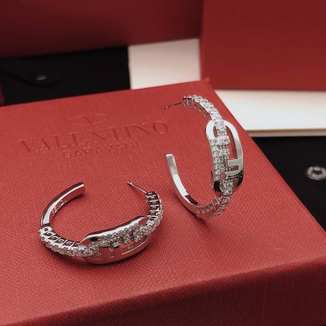 编号Fded0114 Fend*最新款圆形耳勾 一致Zp黄铜材质