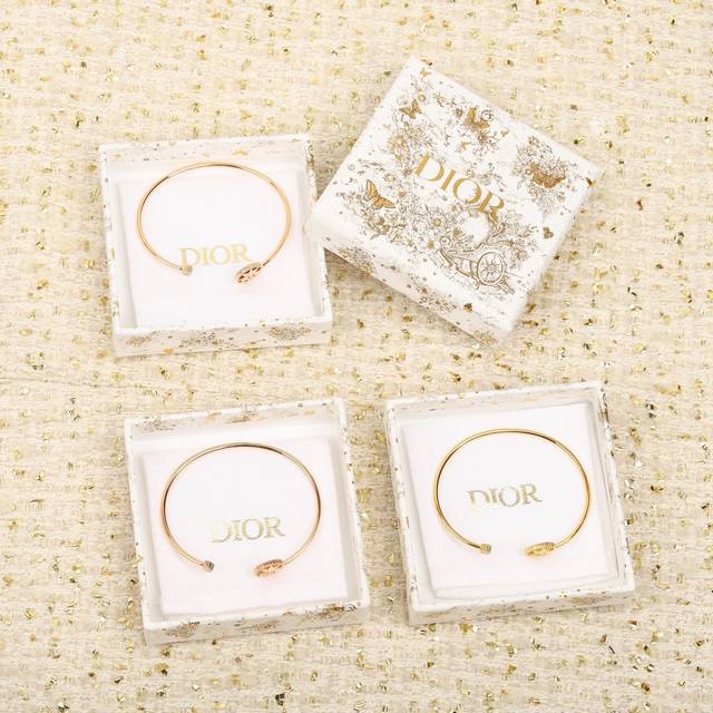 206342 我们出品 罗盘开口手镯， 可订做18K真金真钻版，只做对版真金货，价询客Fu，pk市面各种金货 维多利娅 德卡斯特兰 Victoire De Ca