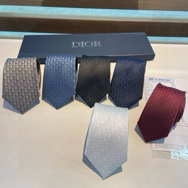 Dior's new men's silk check tie. A rare choice showcasing exquisite craftsmanshi Dior's new men's silk check tie. A rare choice showcasing exquisite craftsmanshi