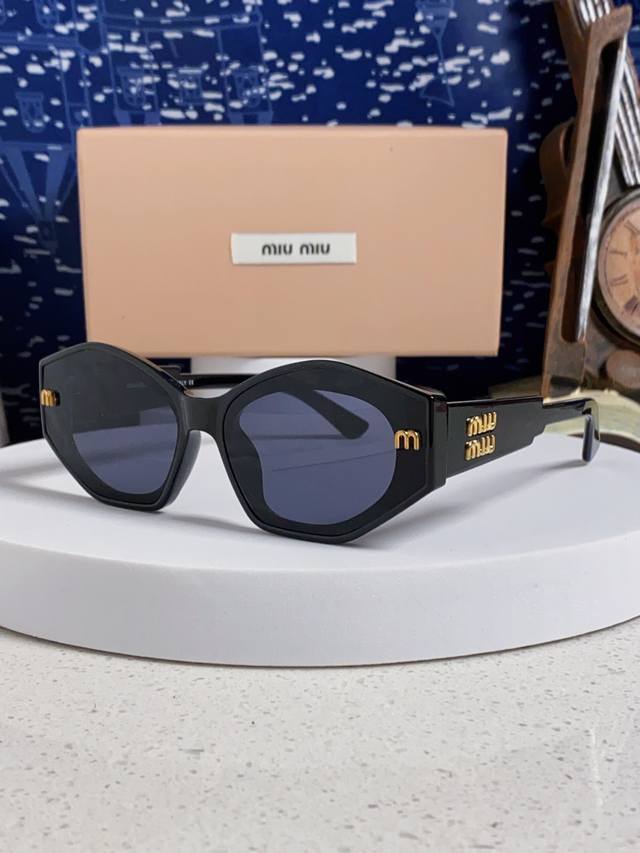 Miumiu 2026 New Cat-Eye Retro Fashion Sunglasses Women's Sunglasses Foreign Trad