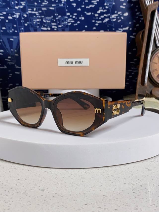 Miumiu 2026 New Cat-Eye Retro Fashion Sunglasses Women's Sunglasses Foreign Trad