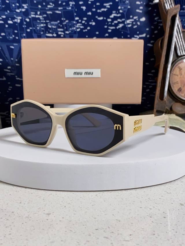 Miumiu 2026 New Cat-Eye Retro Fashion Sunglasses Women's Sunglasses Foreign Trad