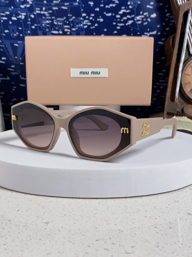 Miumiu 2026 New Cat-Eye Retro Fashion Sunglasses Women's Sunglasses Foreign Trad
