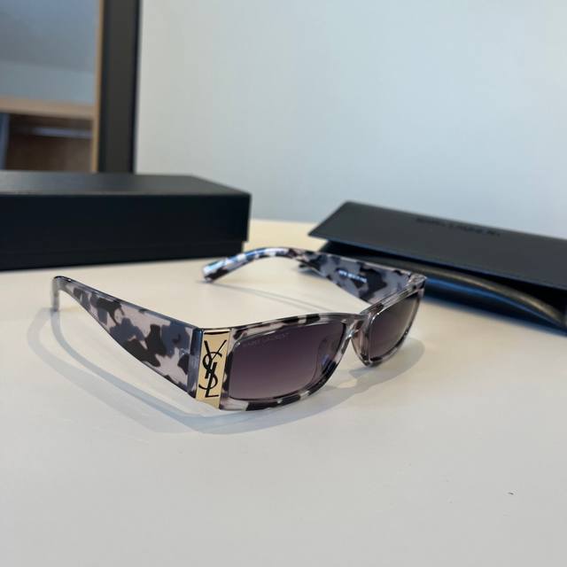 YSL Saint Laurent Sunglasses, Face-Shaping Sunglasses, High-End and Lightweight