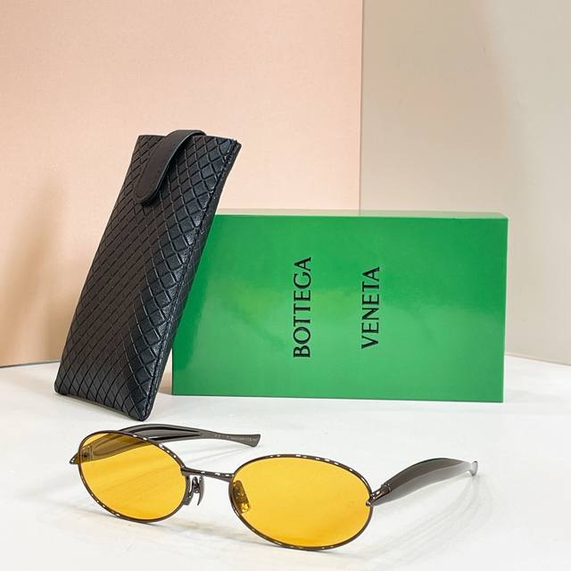 Bottega Venet*Model: Bv1386Ssize: 57 ports 21-135 DDD