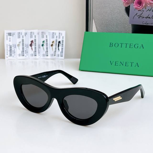 Gao Yuanyuan's Advertisement Style Bottega Venet* Mod: Bv1325S Size: 51cm x 23-1