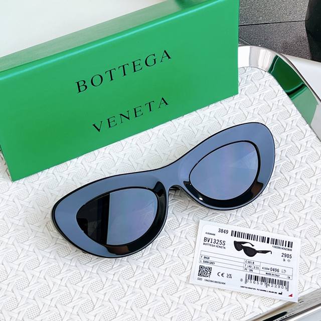 Gao Yuanyuan's Advertisement Style Bottega Venet* Mod: Bv1325S Size: 51cm x 23-1