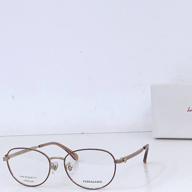 Salvatore Ferragam* Model: Sf2593Lb Size: 54 ports 17-140 DDD