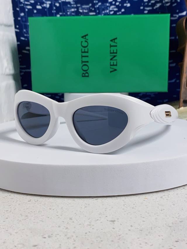 Bottega Veneta 2026 New Sunglasses: Futuristic, Alien-Shaped, Y2K Hot Girl Dopam