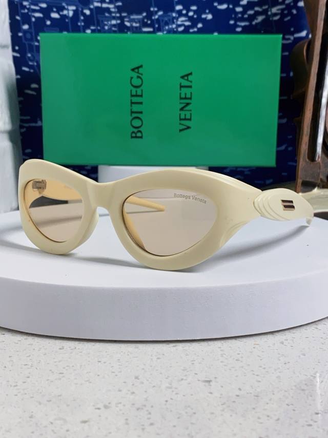 Bottega Veneta 2026 New Sunglasses: Futuristic, Alien-Shaped, Y2K Hot Girl Dopam