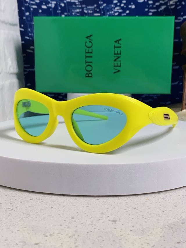 Bottega Veneta 2026 New Sunglasses: Futuristic, Alien-Shaped, Y2K Hot Girl Dopam