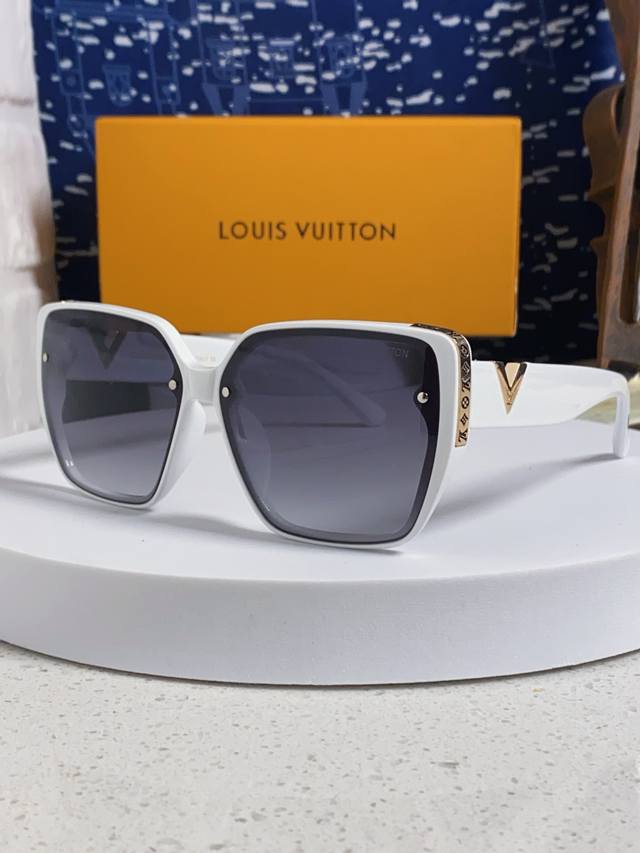 Louis Vuitton 2026 New LV Sunglasses Fashionable Trendy Women's Sunglasses with