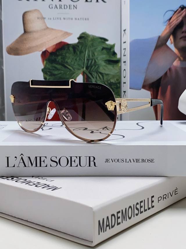 Versace New Trendy Oversized Letter Sunglasses Women's UV Protection Integrated