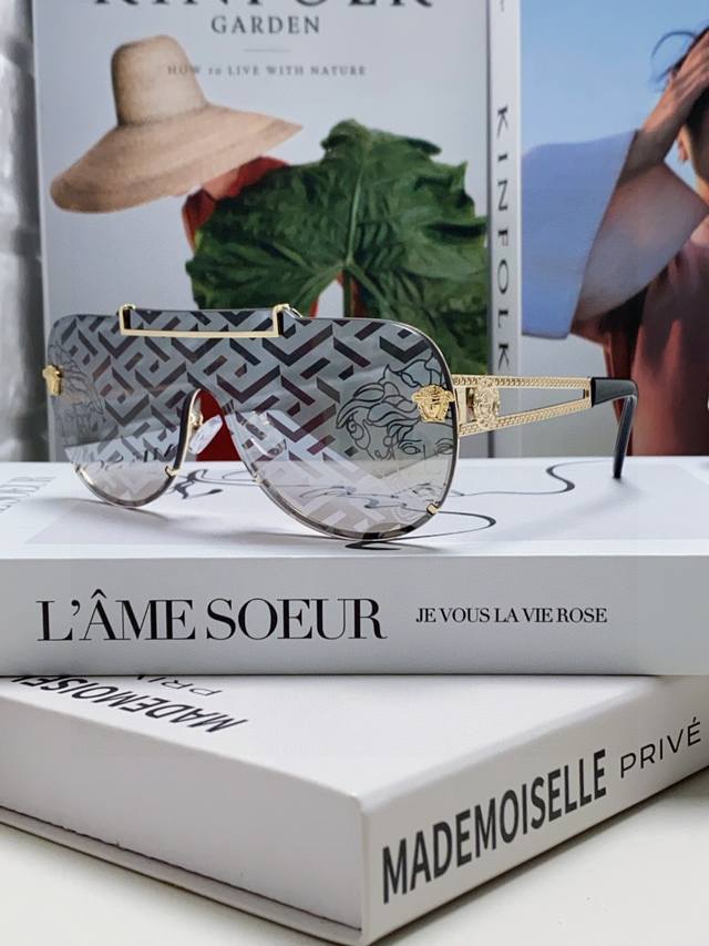 Versace New Trendy Oversized Letter Sunglasses Women's UV Protection Integrated