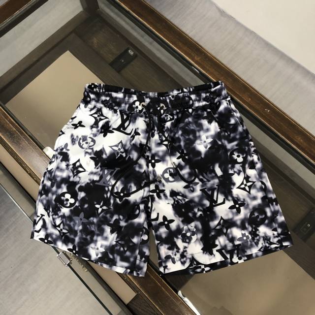 Lv最新官网走秀款 Lns网红爆款沙滩裤 满花沙滩裤 内带网纱里布 松身透气 居家旅游必备佳品！！码数：M-3Xl