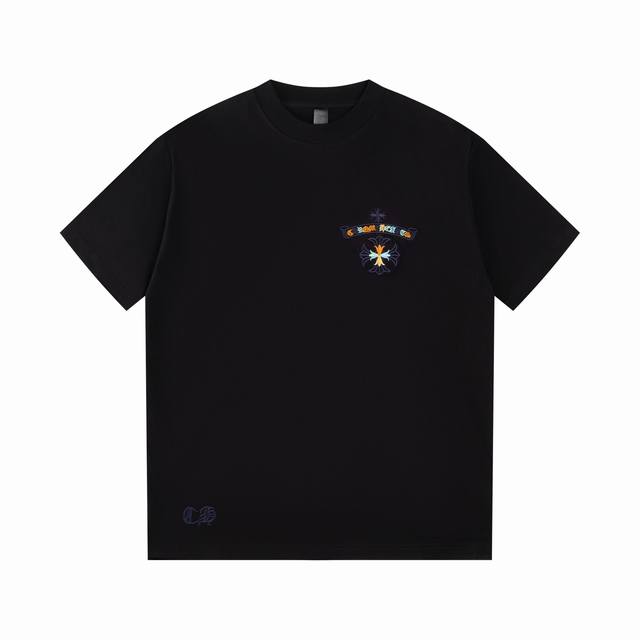 高版本chrome Hearts克罗心 重叠马蹄重工刺绣短袖！前后均为重工贴布 刺绣，质感满满。面料使用32支双纱300克纯棉面料，纹路清晰可见，质感柔软细腻光
