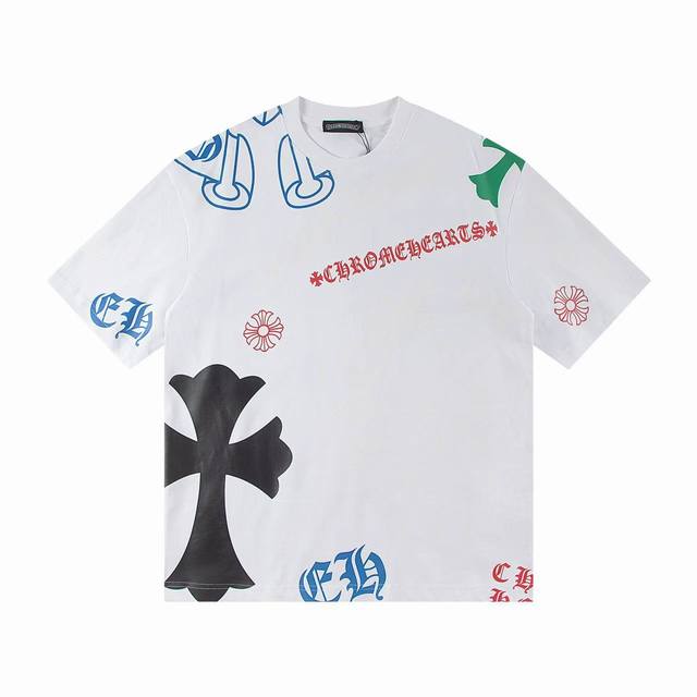 高版本chrome Hearts克罗心 满印logo短袖！通体暗纹满印马蹄、十字、梵文，集齐克罗品牌元素，面料使用 G全棉双纱面料，纹路清晰可见，质感柔软细腻光