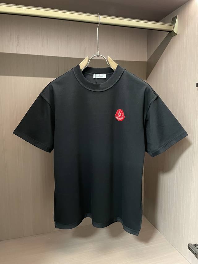 蒙口 春夏新品，优选特定原版开发330支双股精棉平纹面料，上身挺阔舒适度佳，外穿内搭随意搭配，男女同款尺码s-Xxl