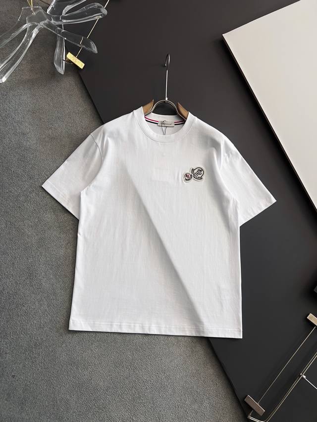 新品！Moncle* 美国杜邦公司所罗纳面料黑科技 爆款现货春夏短袖，简约基础衣橱神器， 休闲百搭必备款 做工走线质感一流，两色推荐 修身版型 码数 S-Xl