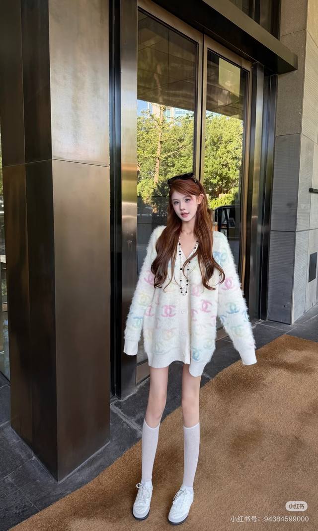 Model Image: Chanel Fall Winter New Collection - All-over Knit Cardigan with Cla